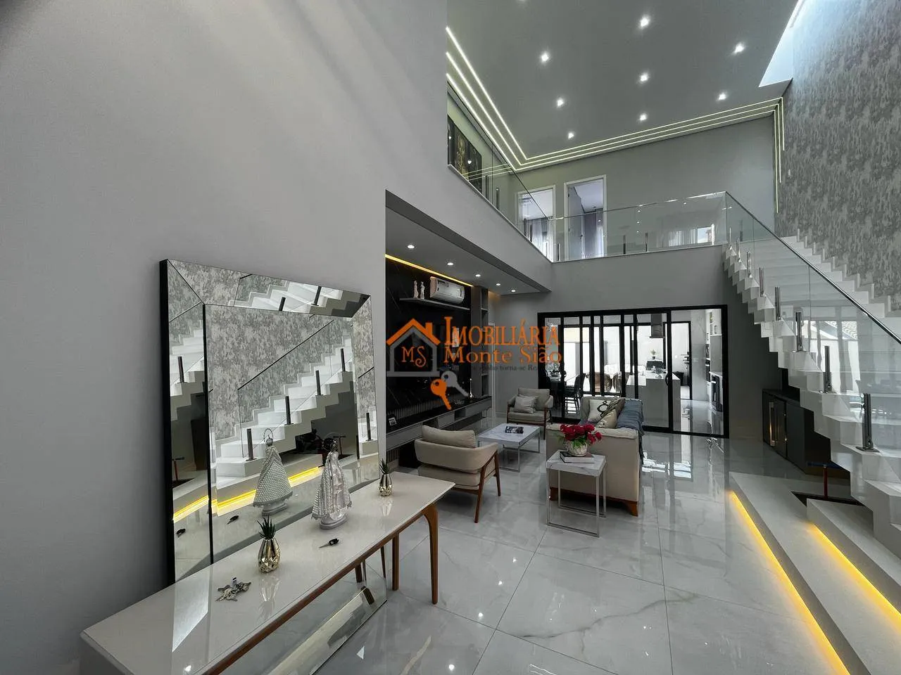 Imagem Sobrado com 4 dormitórios à venda, 210 m² por R$ 3.500.000,00 - Parque Renato Maia - Guarulhos/SP