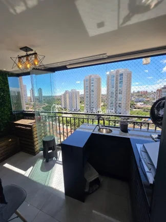 Imagem Com 68 m² de área útil, este apartamento totalmente reformado combina conforto, sofisticação e ...