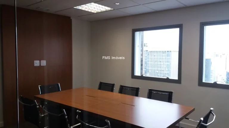 Imagem Conjunto comercial de 400m² para locação na Avenida Brigadeiro Faria Lima