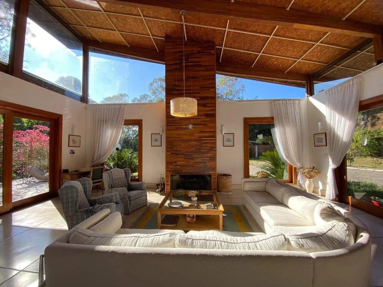 Imagem Casa em Condomínio para Venda em Petrópolis / RJ no bairro Itaipava