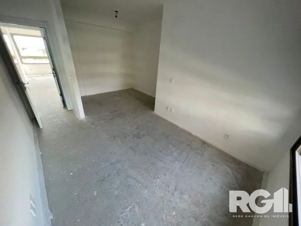Imagem Apartamento com 143 m² privativos, possui 3 suítes, (sendo 1 máster), living, cozinha, dependência de empregada, lavabo, 143 m² de área privativa, 2 vagas de garagem.