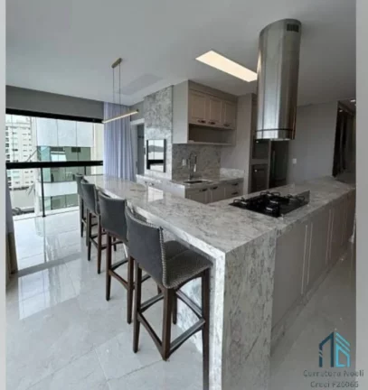 Imagem Apartamento Frente Mar, Semi mobiliado, 04 suítes, 04 vagas, Meia Praia em Itapema - SC