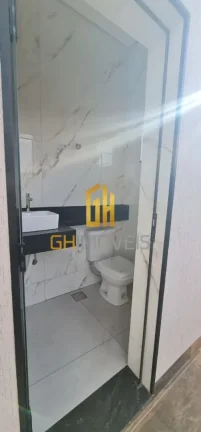 Imagem Casa com 3 quartos no Setor Faiçalville em terreno com 378m² com 221,38m² de área construída po...