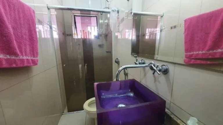 Imagem Casa moderna e versátil com 04 quartos, espaço gourmet e edícula.