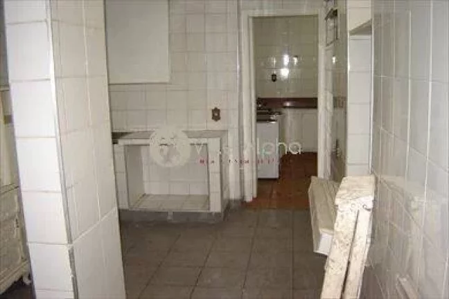 Imagem SOBRADO DE ESQUINA DISPONÍVEL PARA LOCAÇÃO NO GONZAGA EM SANTOS.