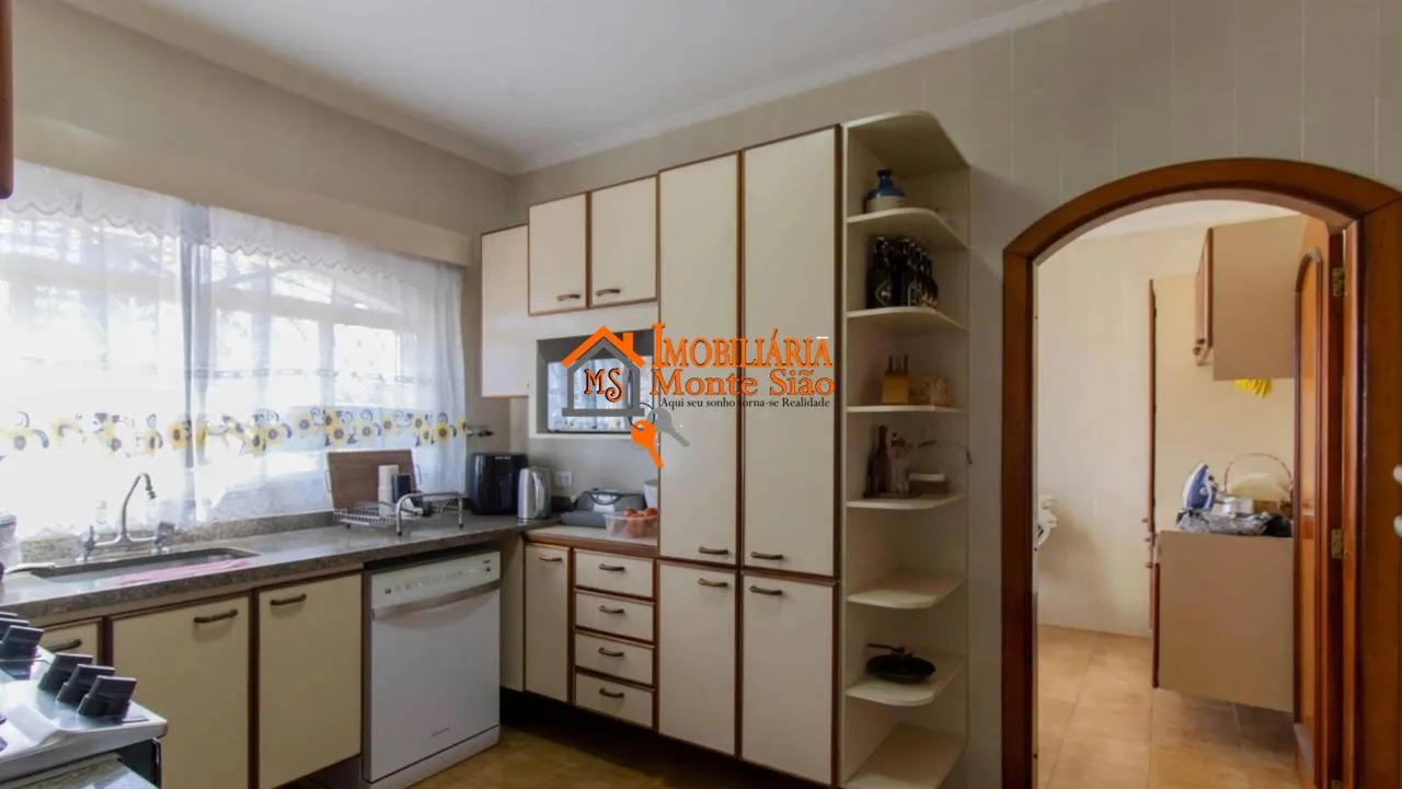 Imagem Sobrado com 5 dormitórios à venda, 500 m² por R$ 2.332.000 - Vila Galvão - Guarulhos/SP