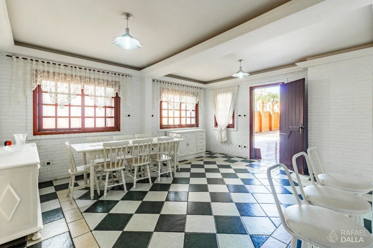 Imagem Casa para Venda - 574m², 3 dormitórios, sendo 2 suites, 8 vagas - Jardim Planalto