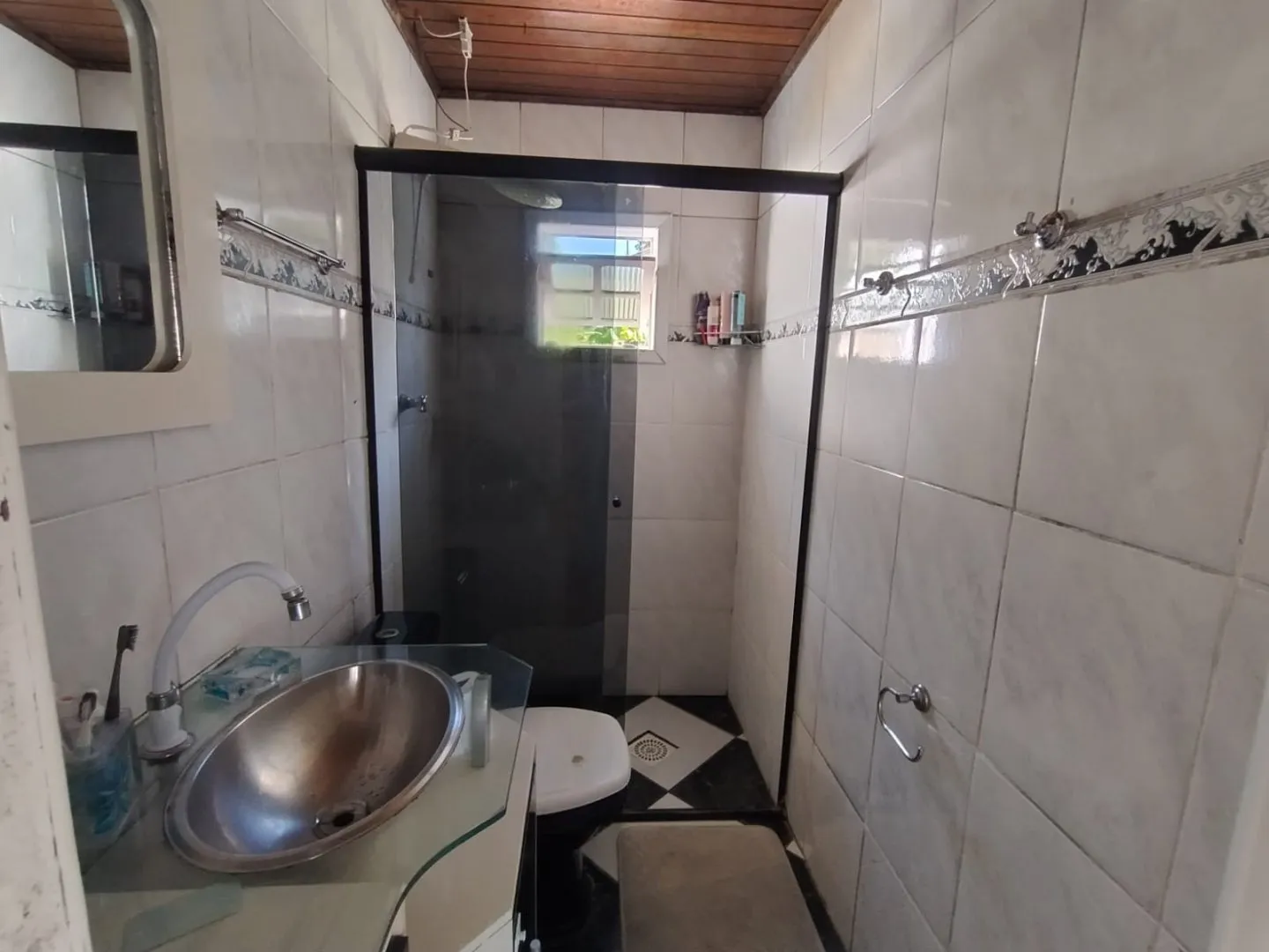 Imagem Casa com quintal a venda no bairro Tarumã em Viamão