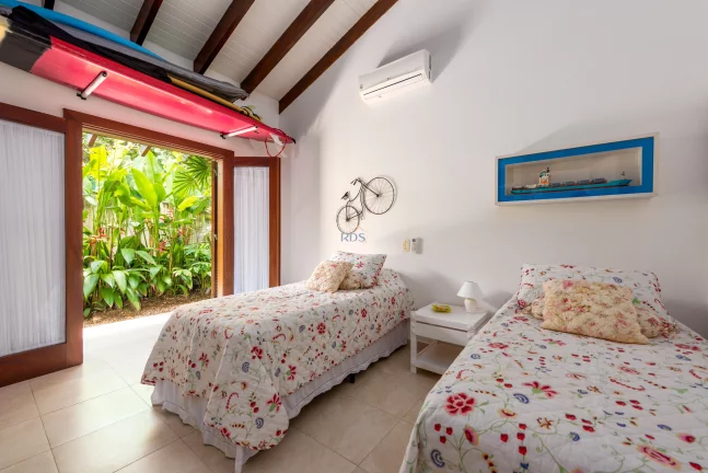 Imagem Vende linda casa em Maresias com 507m², 5 suítes, Litoral norte com acesso privativo à praia.