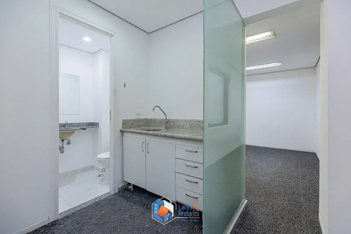Imagem Conjunto comercial para venda em Cerqueira César, 90m²