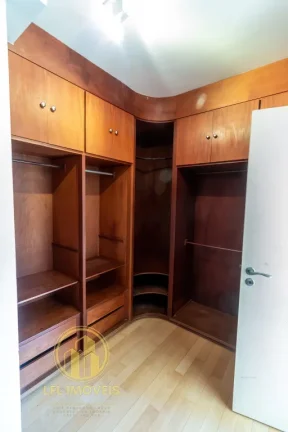 Imagem Muito espaço e privacidade no coração do Itaim Bibi: apartamento para locação, com 3 dormitórios e 3 vagas.