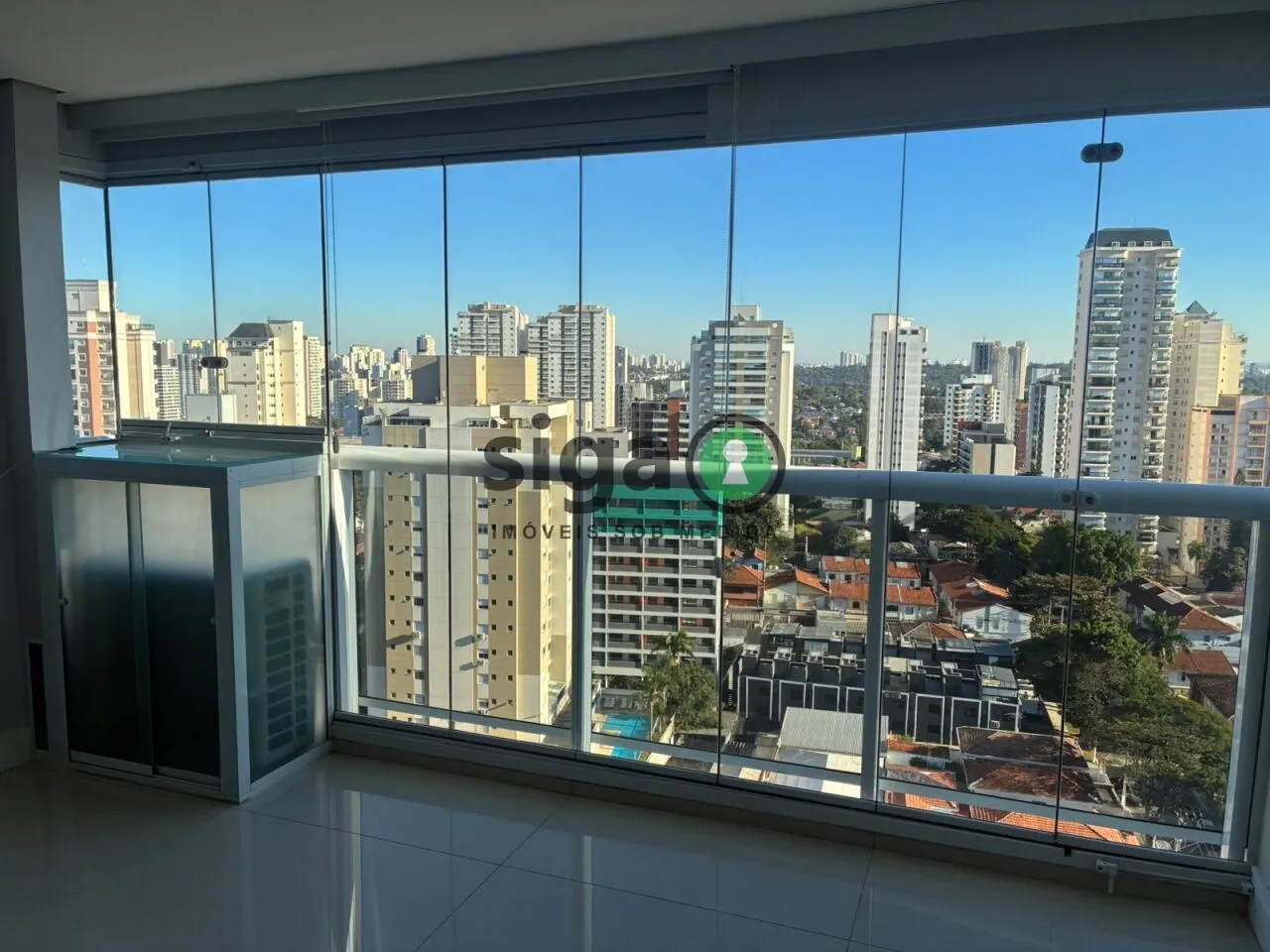 Imagem LOCAÇÃO Apartamento (Semi Mobiliado) Campo Belo com 2 quartos, uma suíte e duas Vagas