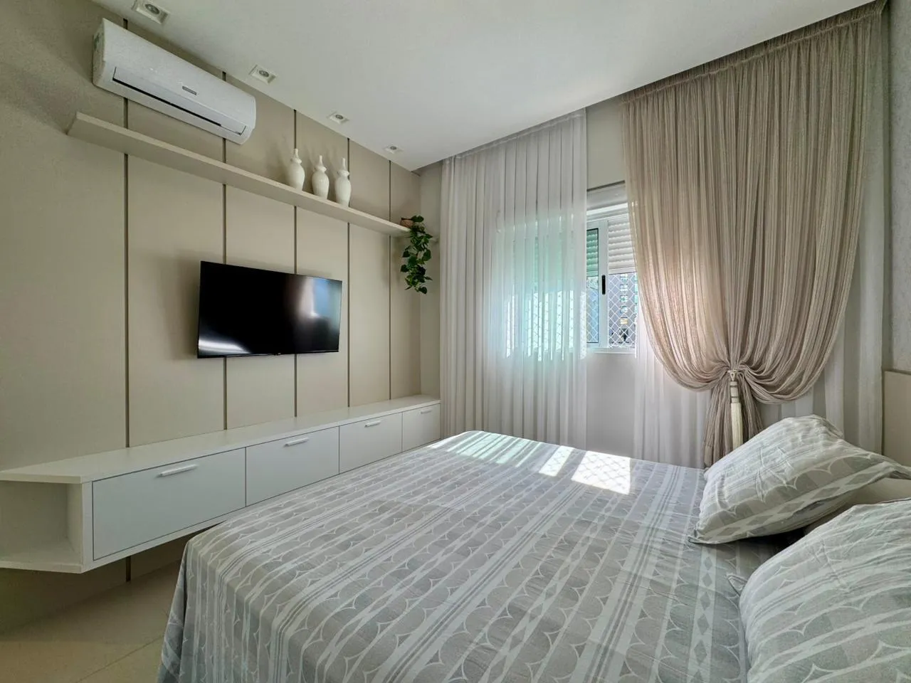 Imagem Apartamento com vista para o mar à venda com 240m2 por R$ 8.000.000,00