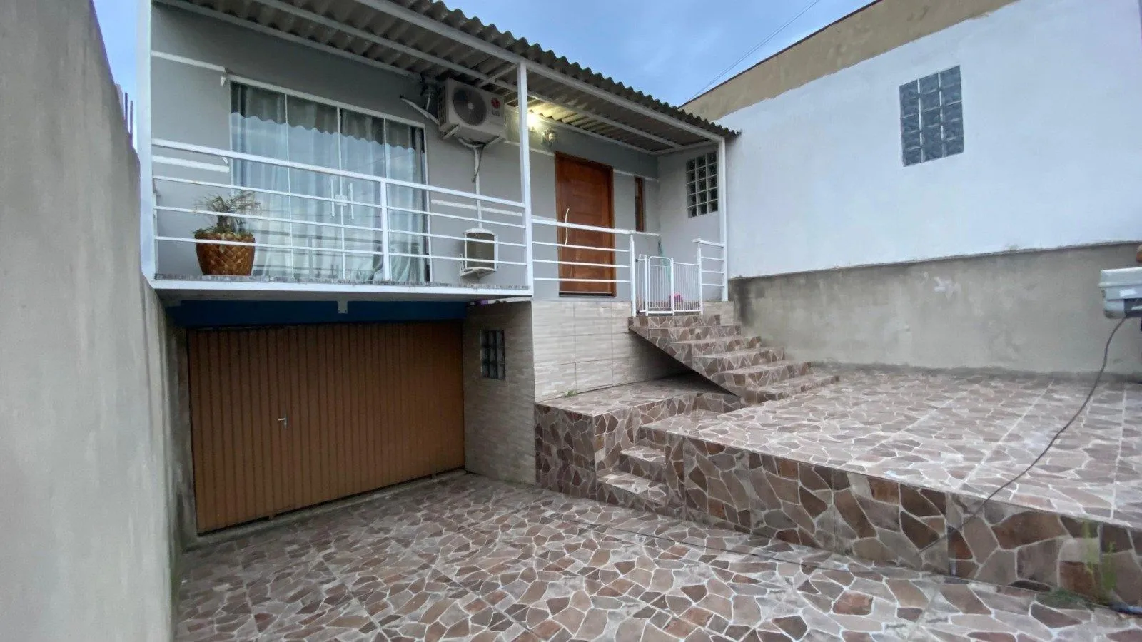 Imagem Casa térrea com 2 dormitórios, totalmente reformada.