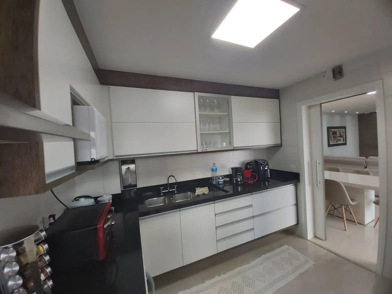 Imagem "Luxuoso Apartamento no Edifício More em Alphaville - 156m² de Conforto e Segurança"