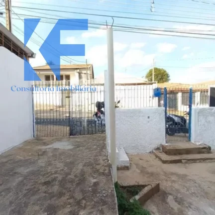 Imagem Lindo e aconchegante lar à venda! Esta encantadora casa antiga possui tudo o que você precisa: 2 quartos aconchegantes, uma espaçosa sala de estar