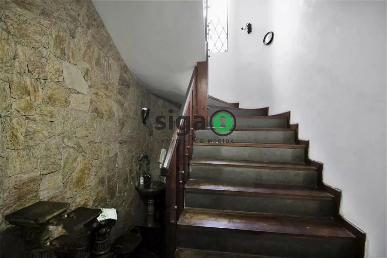 Imagem Casa a venda de 700 metros 6 dormitórios sendo 4 suítes 4 salas 9 vagas no Guedala