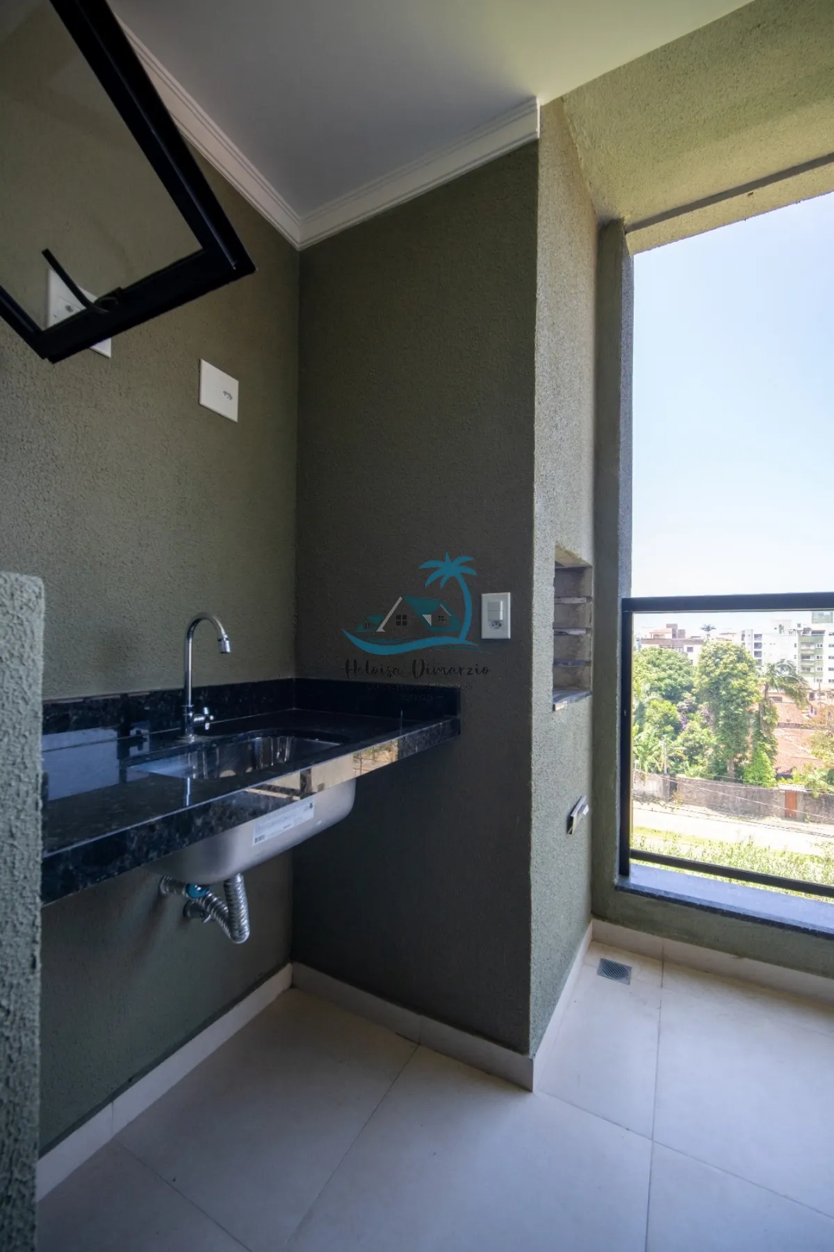 Imagem Excelente apartamento novo a venda à 250 metros da orla de Itaguá em Ubatuba.