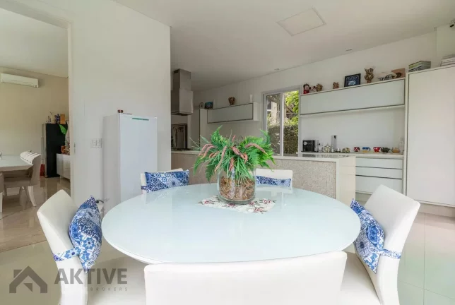 Imagem Casa de Condomínio em Alphaville - Santana de Parnaíba, SP