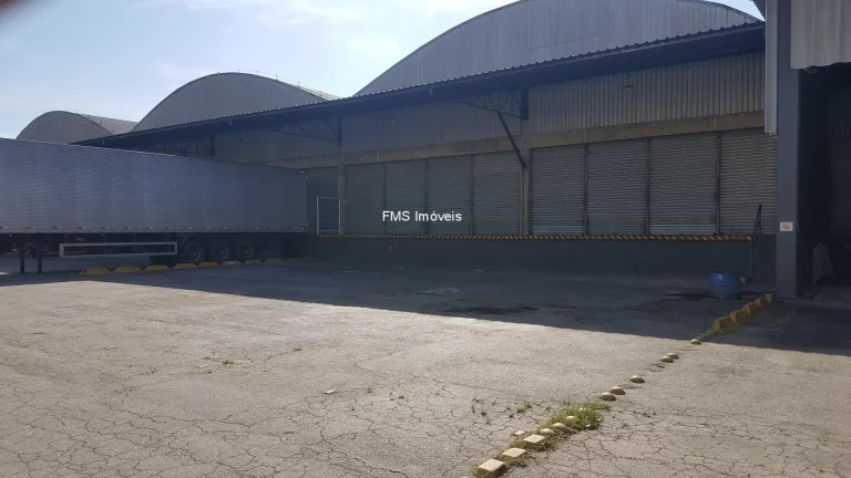 Imagem Galpão com 922m² para locação em Guarulhos - SP.