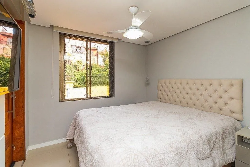 Imagem Casa em condomínio com 4 quartos, 2 suítes e 2 vagas à - Jardim Sabara