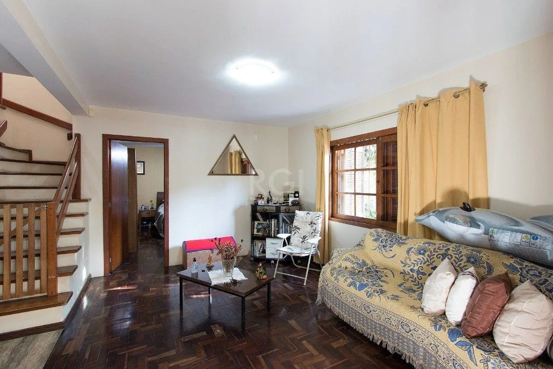 Imagem Casa para Venda - 229.18m², 4 dormitórios, sendo 4 suites, 5 vagas - Cavalhada