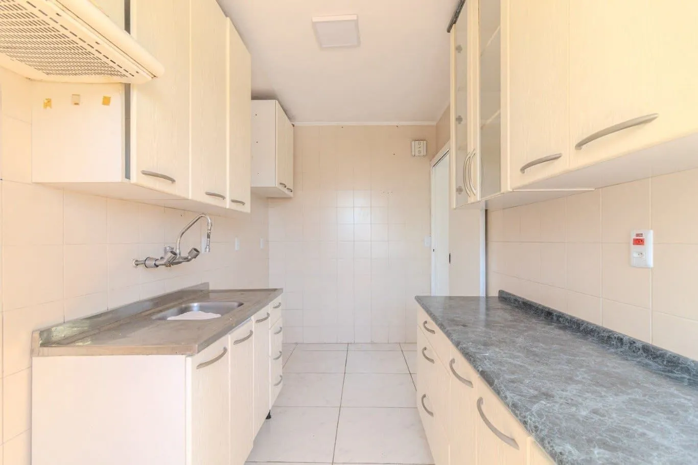 Imagem Apartamento de 2 dormitórios à venda em Vila Ipiranga, Porto Alegre.