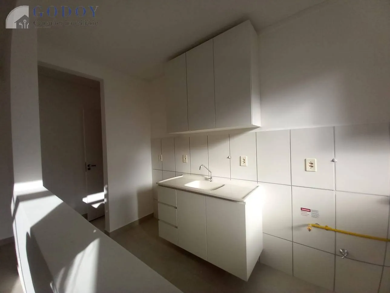 Imagem Amplo Apartamento ótima localização com Piso Porcelanato