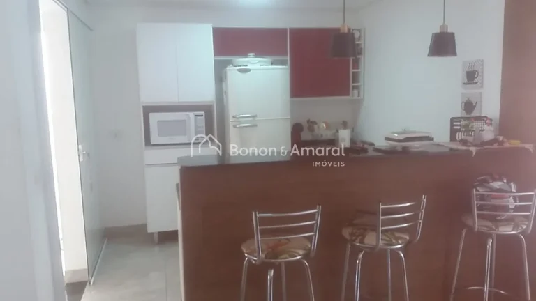 Imagem Este sobrado recém-reformado oferece uma combinação perfeita de modernidade e conforto em seus 21...