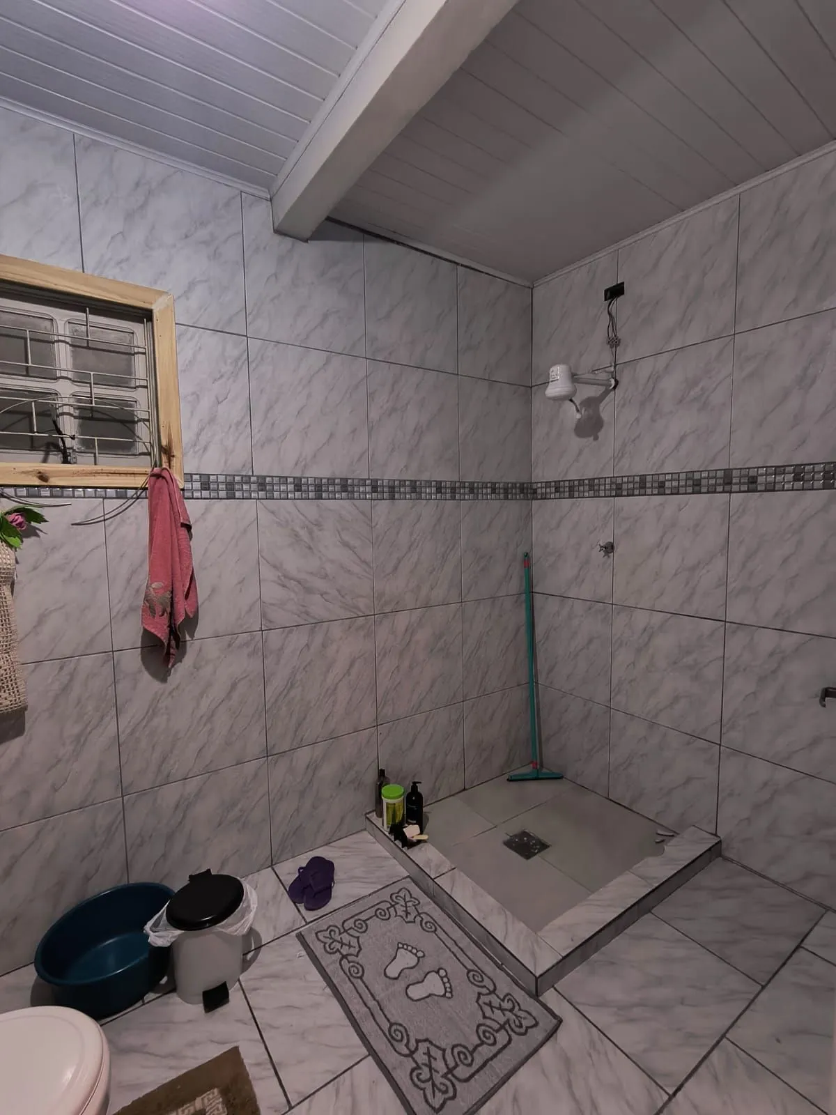 Imagem Casa de esquina com 3 dormitórios no bairro Campo Novo