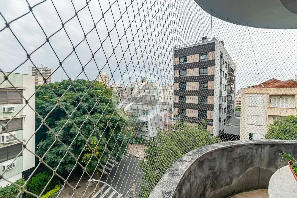 Imagem Descubra o charme deste apartamento totalmente reformulado, localizado no vibrante bairro de Petróp...