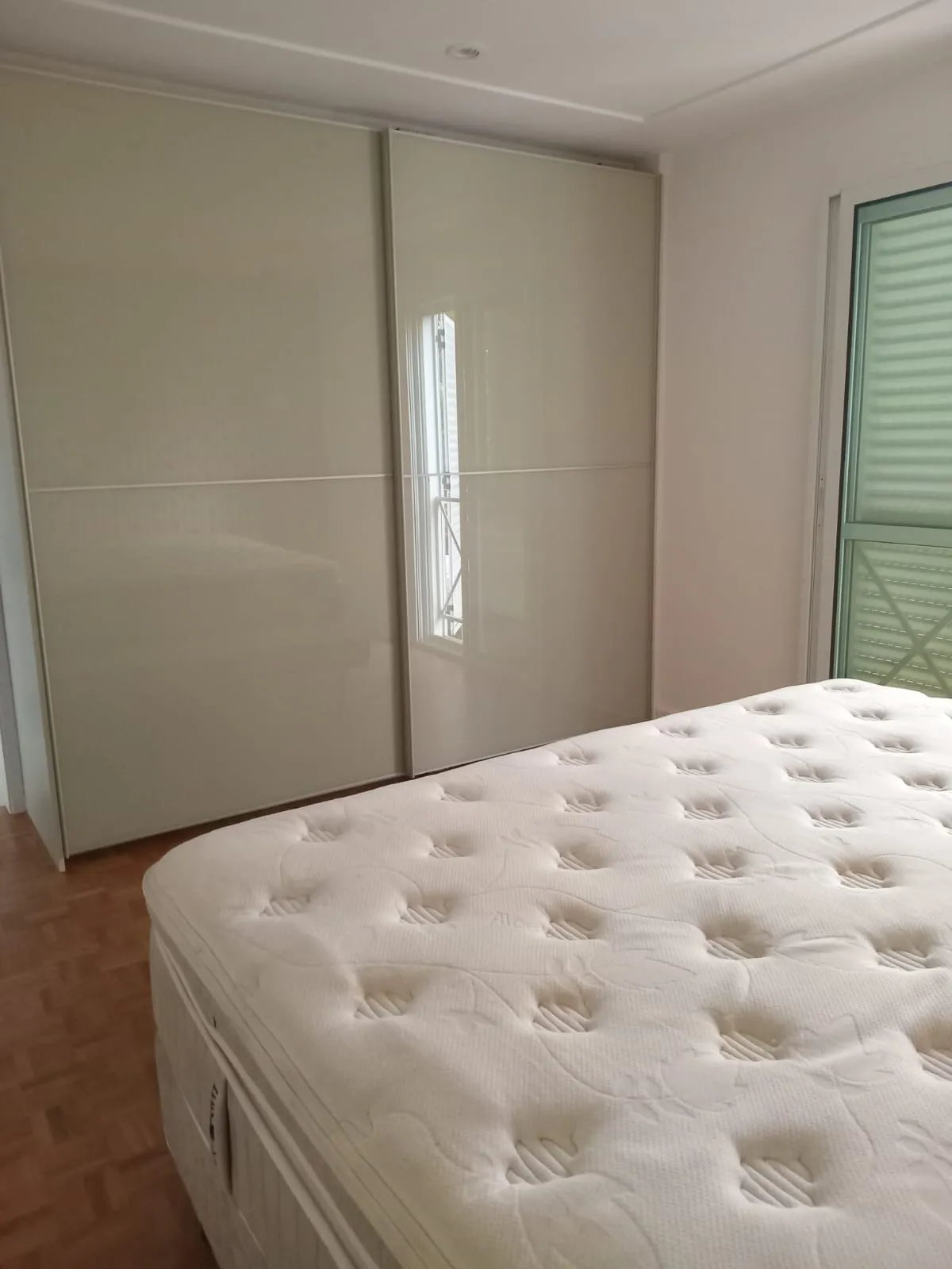 Imagem Aluguel de Casa em Condomínio de Luxo no Tamboré, Santana de Parnaíba-SP: 4 quartos, 1 suíte, 1 sala, 2 banheiros, 4 vagas de garagem, 320m².