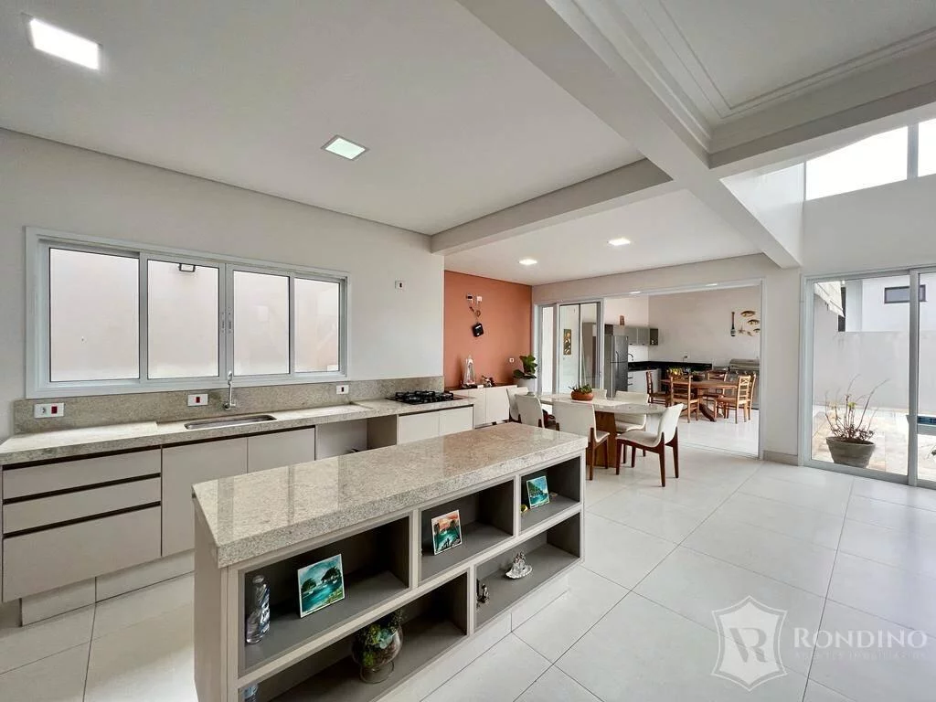 Imagem Casa Sobrado Condomínio Le France. Arquitetura Neoclássica