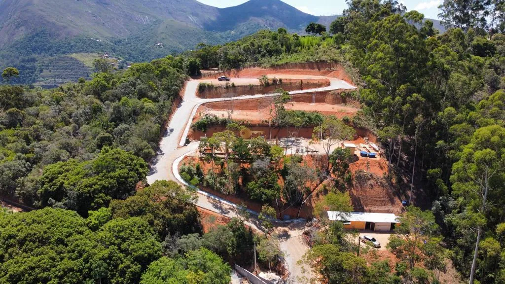 Imagem Casa em Condomínio para Venda em Petrópolis / RJ no bairro Itaipava
