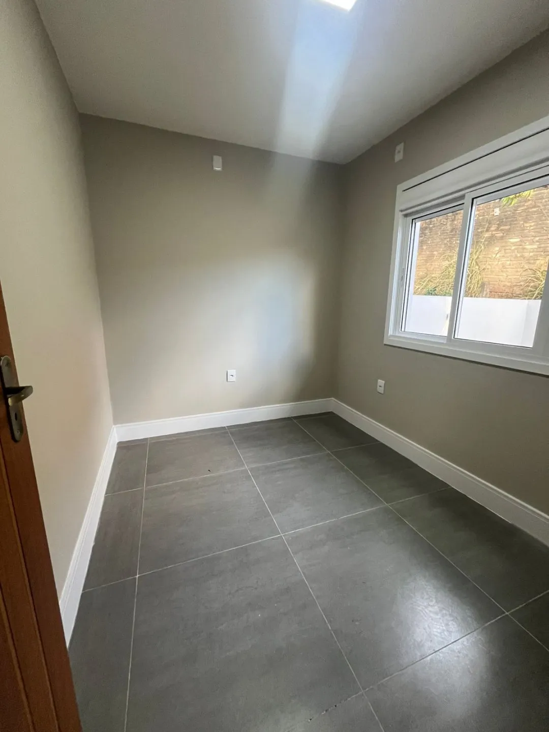 Imagem Casa Nova com Suíte, Lareira e Acabamento impecável