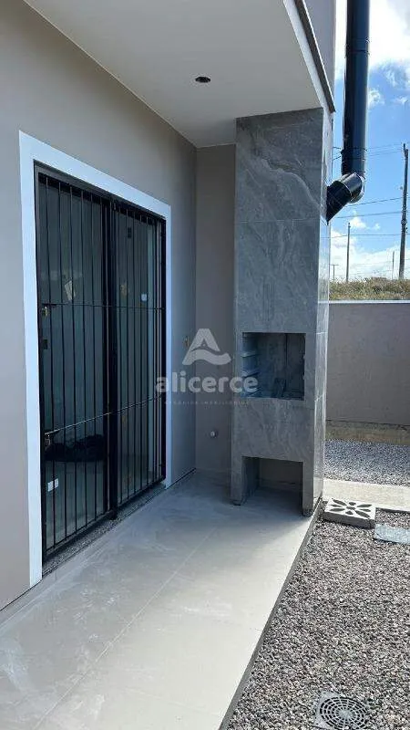 Imagem Sobrado Novo à Venda - 2 Dormitórios I 2 Suítes I Passagem Lateral - em São José/SC