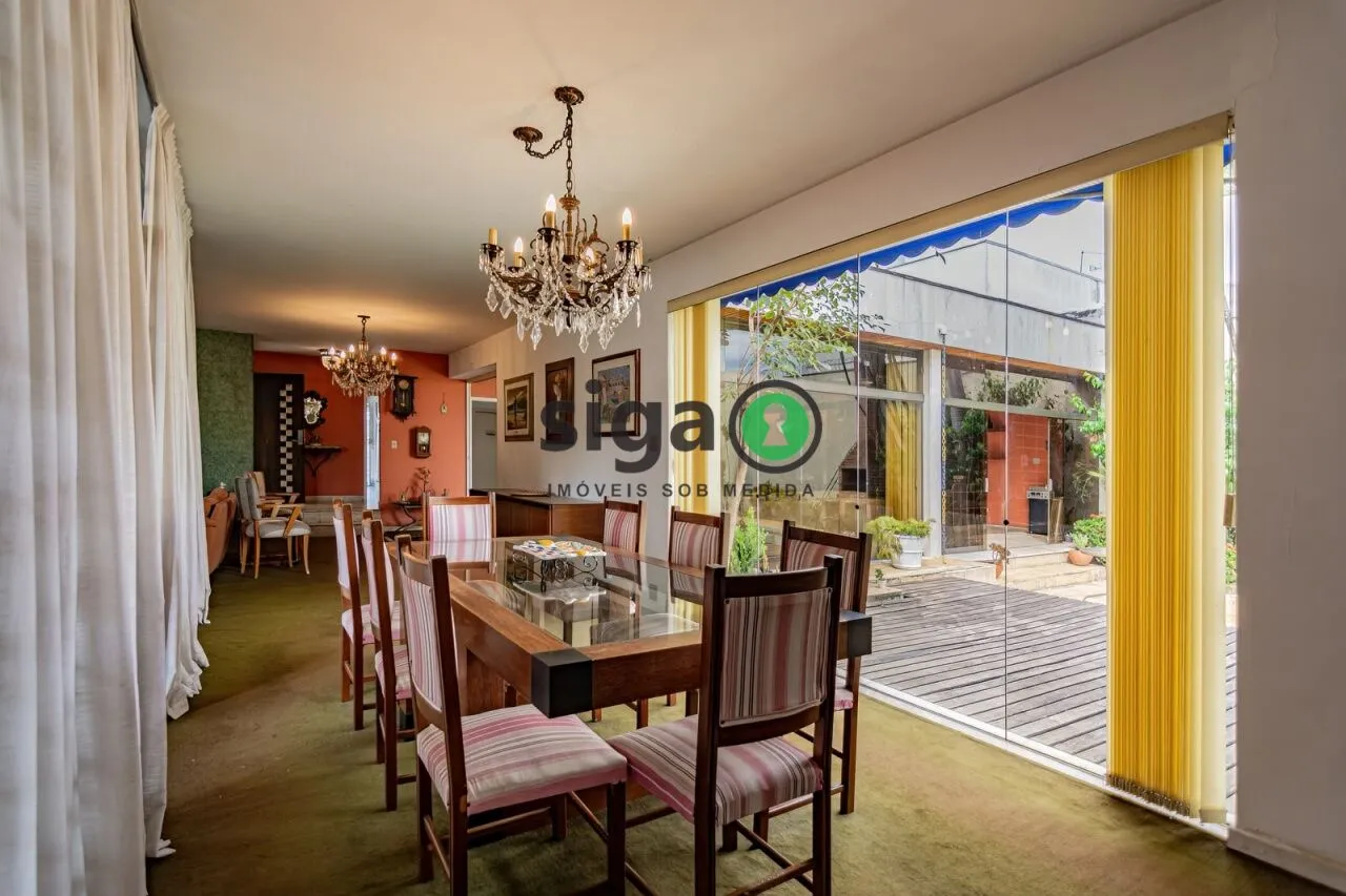 Imagem Casa a venda no Planalto Paulista, com 3 quartos e 6 vagas de garagem.