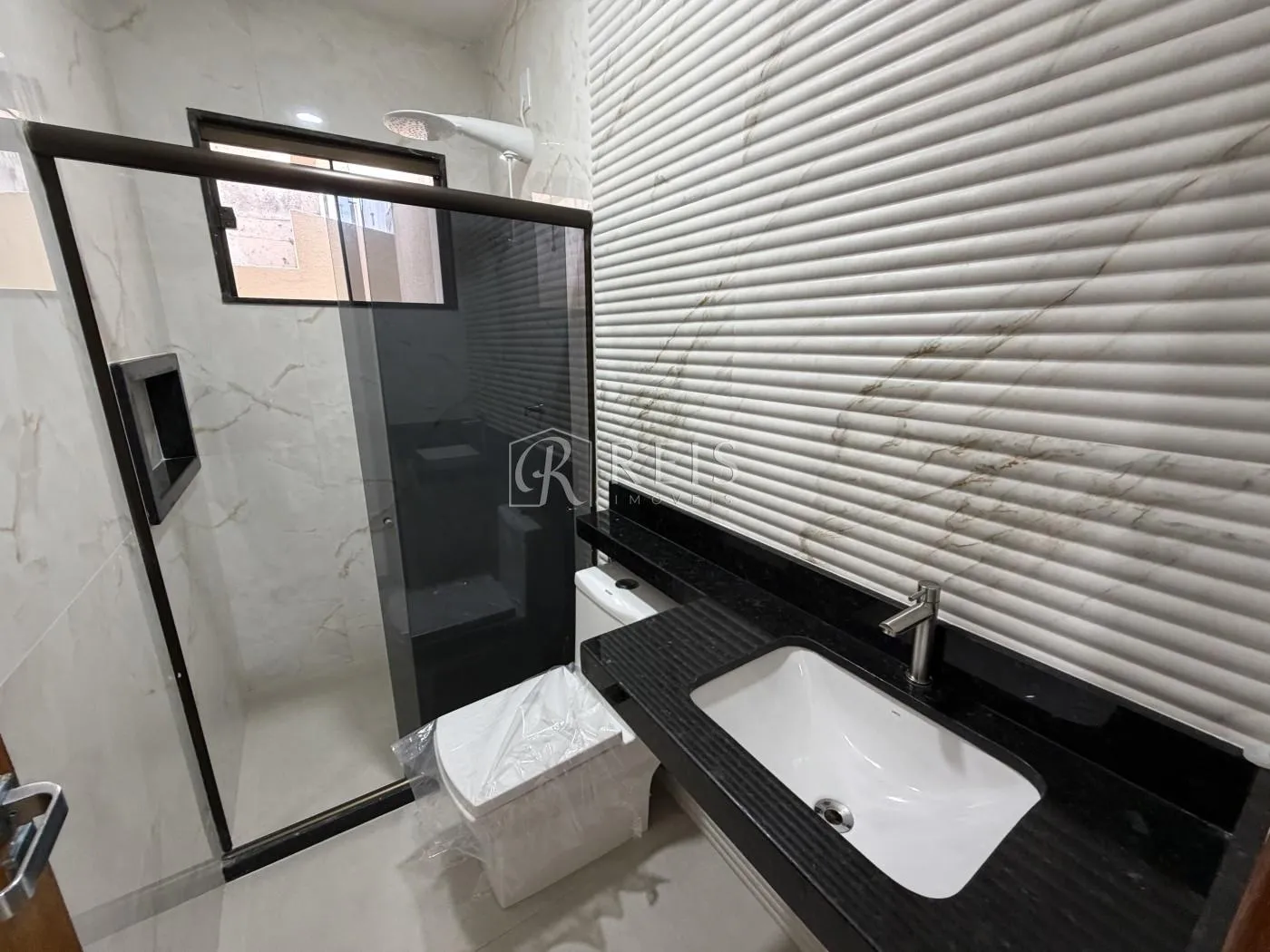 Imagem Casa para Venda em Rio das Ostras, Atlântica, 3 dormitórios, 1 suíte, 3 banheiros, 2 vagas