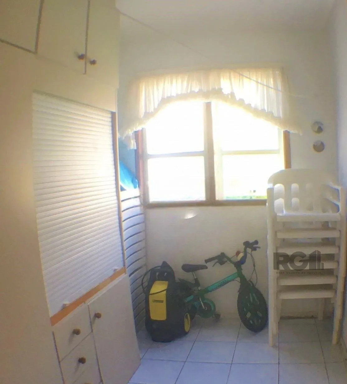 Imagem Casa com 3 dormitórios, localizada no bairro Jardim Itu em Porto Alegre/RS.