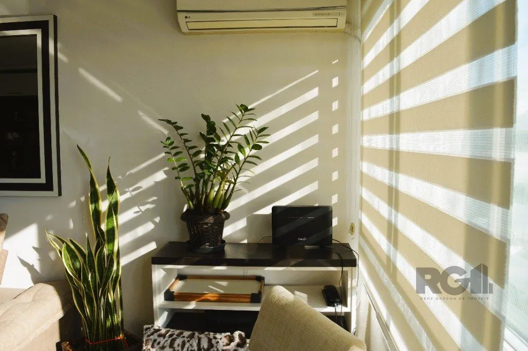 Imagem Impecável apto. 2 dormitórios -1 suíte, semimobiliado com linda vista e próximo ao Catamarã no Centro de Guaiba