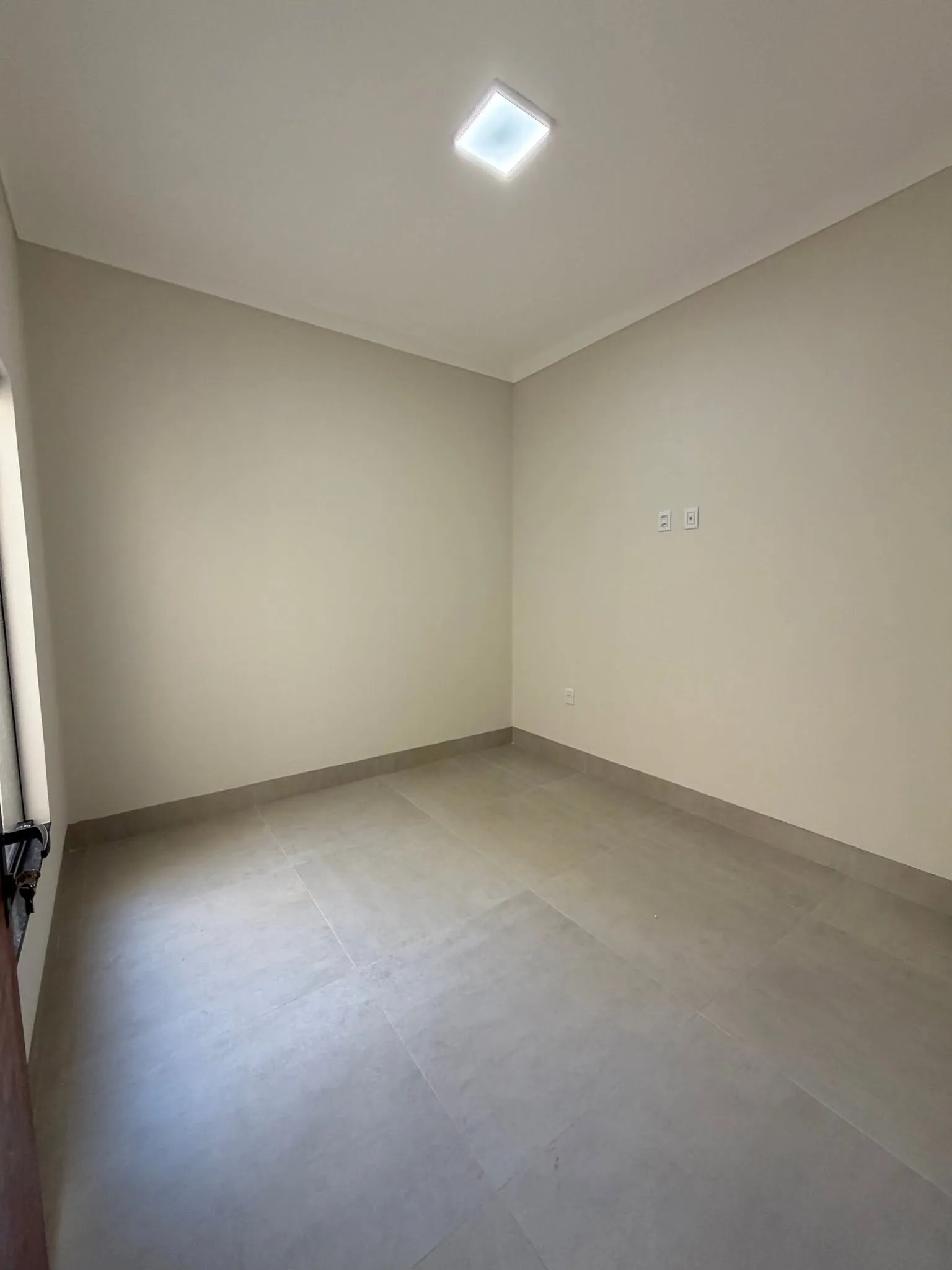Imagem Casa 3/4 Sendo 1 Suite Com Closet No Bairro Das Industrias