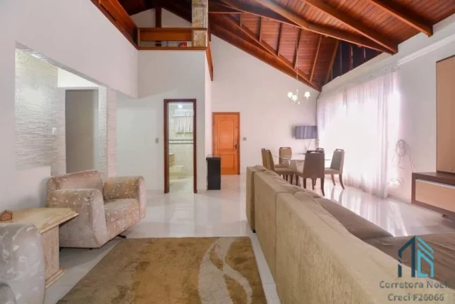Imagem Casa com edícula a venda, 03 quartos c/suíte, no Portão em Curitiba PR