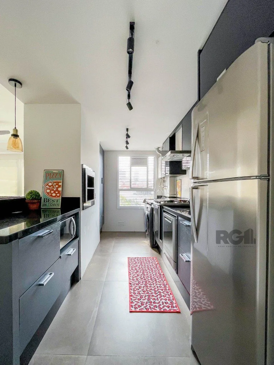 Imagem APARTAMENTO MOBILIADO 70M² DE 2 DORMITÓRIOS E 1 VAGA - BAIRRO MENINO DEUS