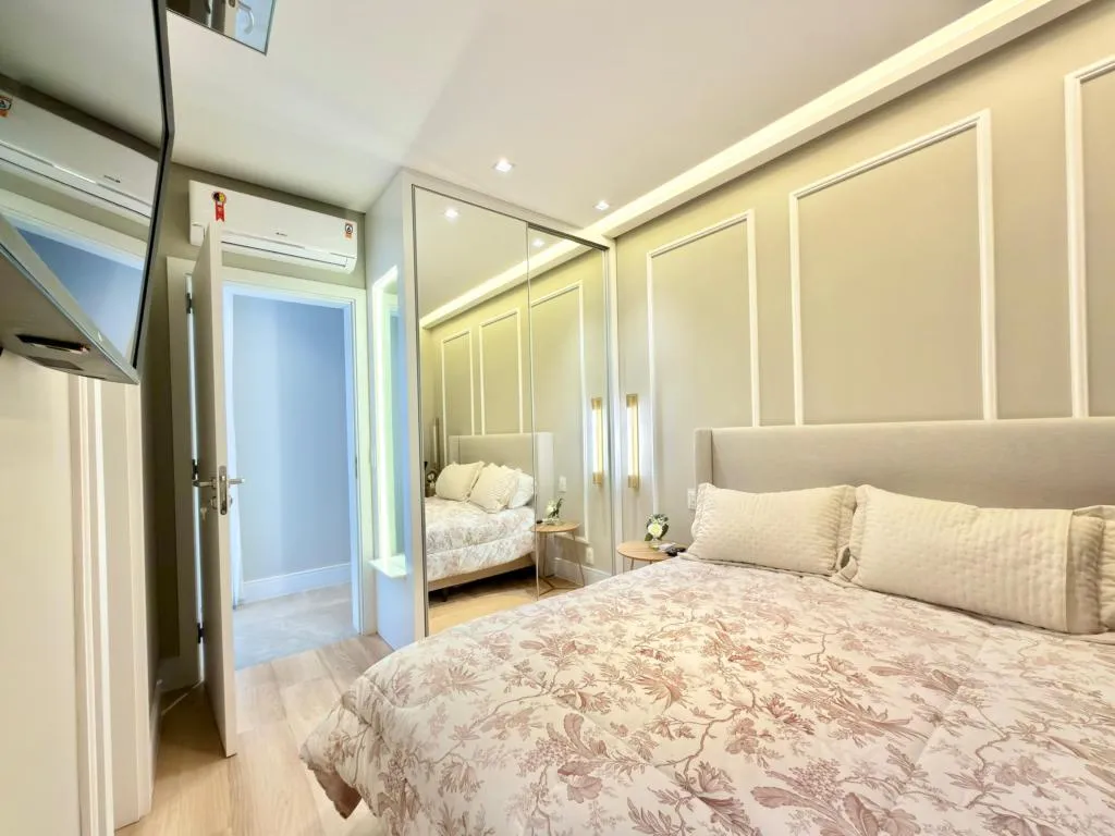 Imagem Casa em Condominio 4 Dormitórios - Bairro --