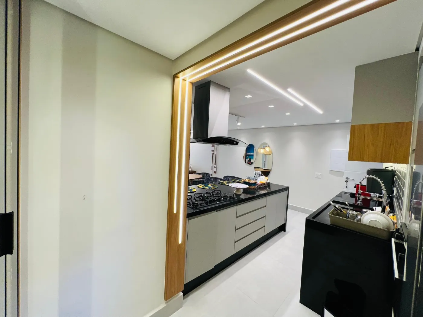 Imagem Apartamento para Venda em Bertioga, Riviera, 3 dormitórios, 2 suítes, 2 banheiros, 2 vagas