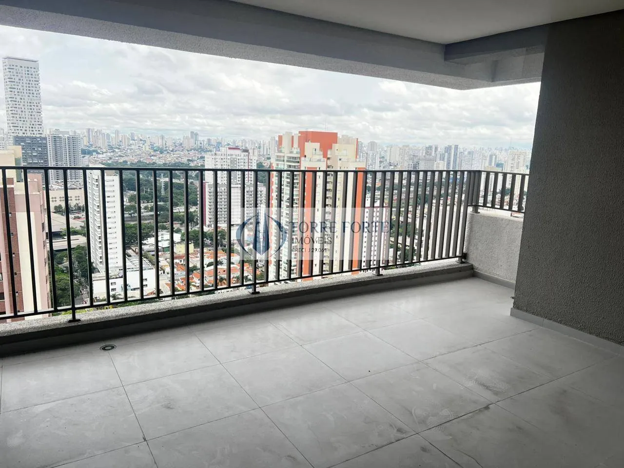 Imagem Apartamento com 3 dormitorios 1 suite, varanda e 1 vaga no Tatuape.