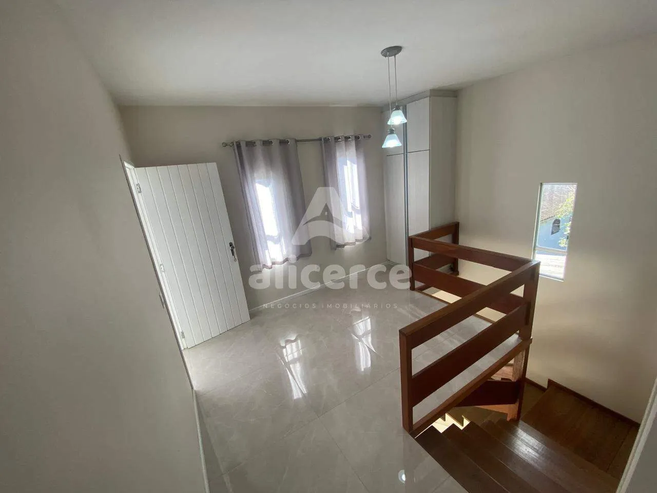 Imagem Casa à venda com 3 quartos 1 suíte, 174m² em Ponte do Imaruim Palhoça