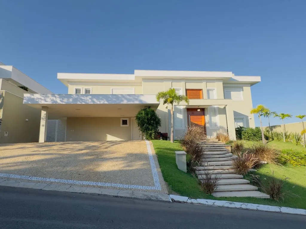 Imagem Casa de Luxo em Condomínio à Venda em Valinhos-SP, 4 Suítes, 3 Salas, 7 Banheiros, 4 Vagas de Garagem 460m²