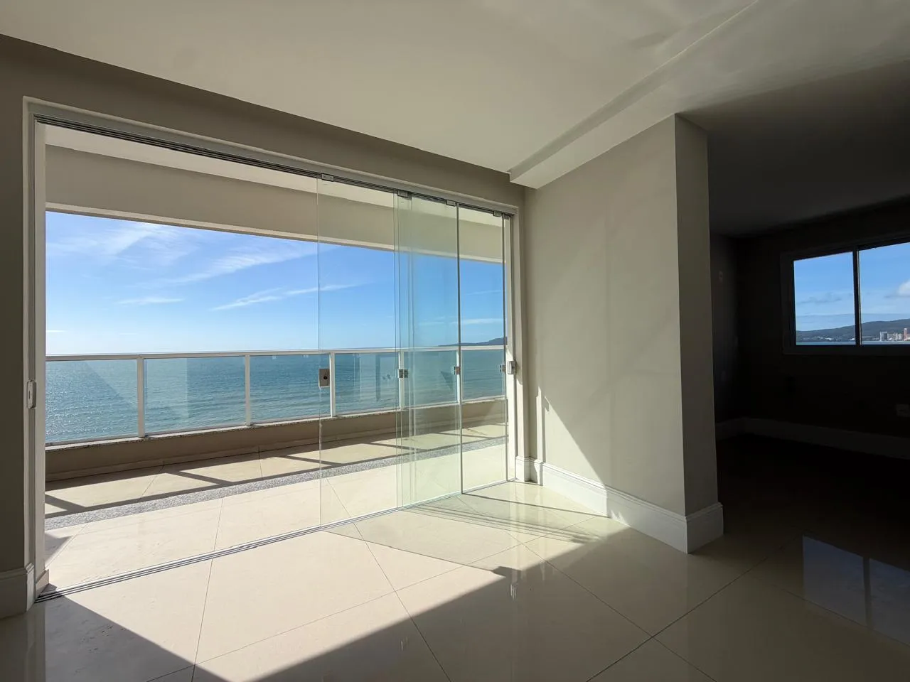 Imagem Apartamento com vista para o mar à venda com 192m2 por R$ 6.590.000,00