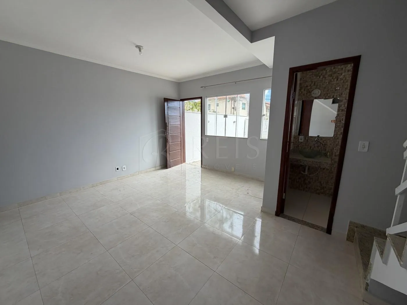 Imagem Casa para Venda em Rio das Ostras, Chácara Mariléa, 2 dormitórios, 2 suítes, 3 banheiros, 1 vaga